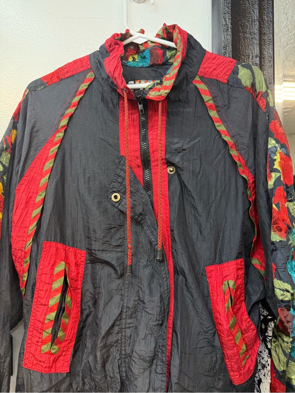 Black Red Floral Vintage Windbreaker Jacket - Picture 2 of 6